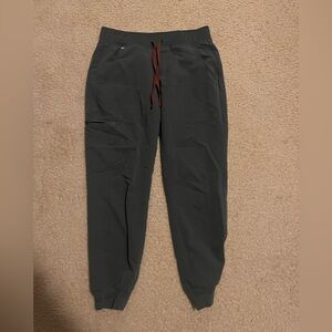 Women’s Figs Zamora Jogger Pants in color bonsai with Red Drawstring.